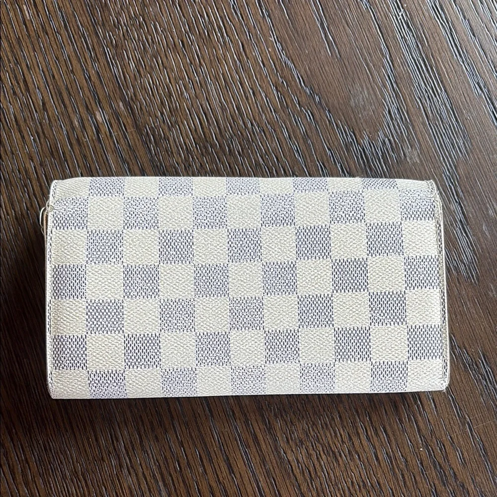 LV Damier Wallet with COA - Picture 4 of 7